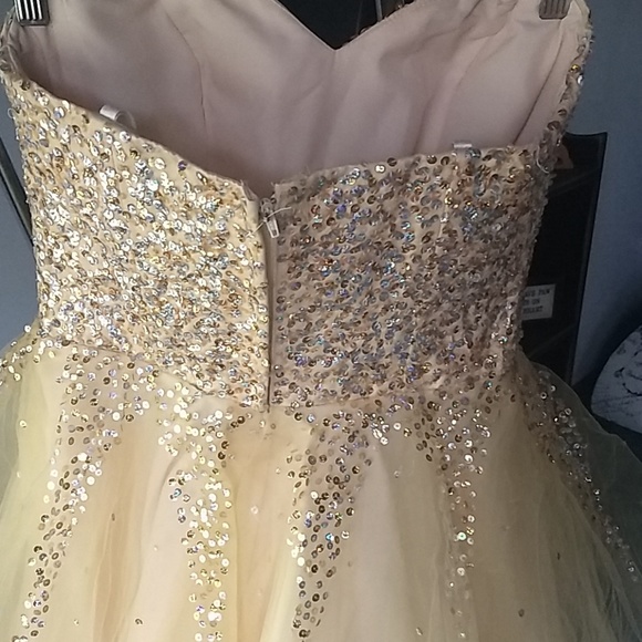 Dress - Picture 8 of 8